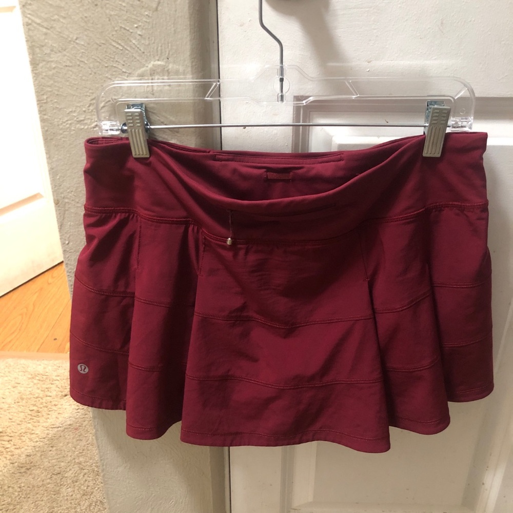 lululemon athletica Wine Red Circle Skirt/Skort size 8 Great conditions